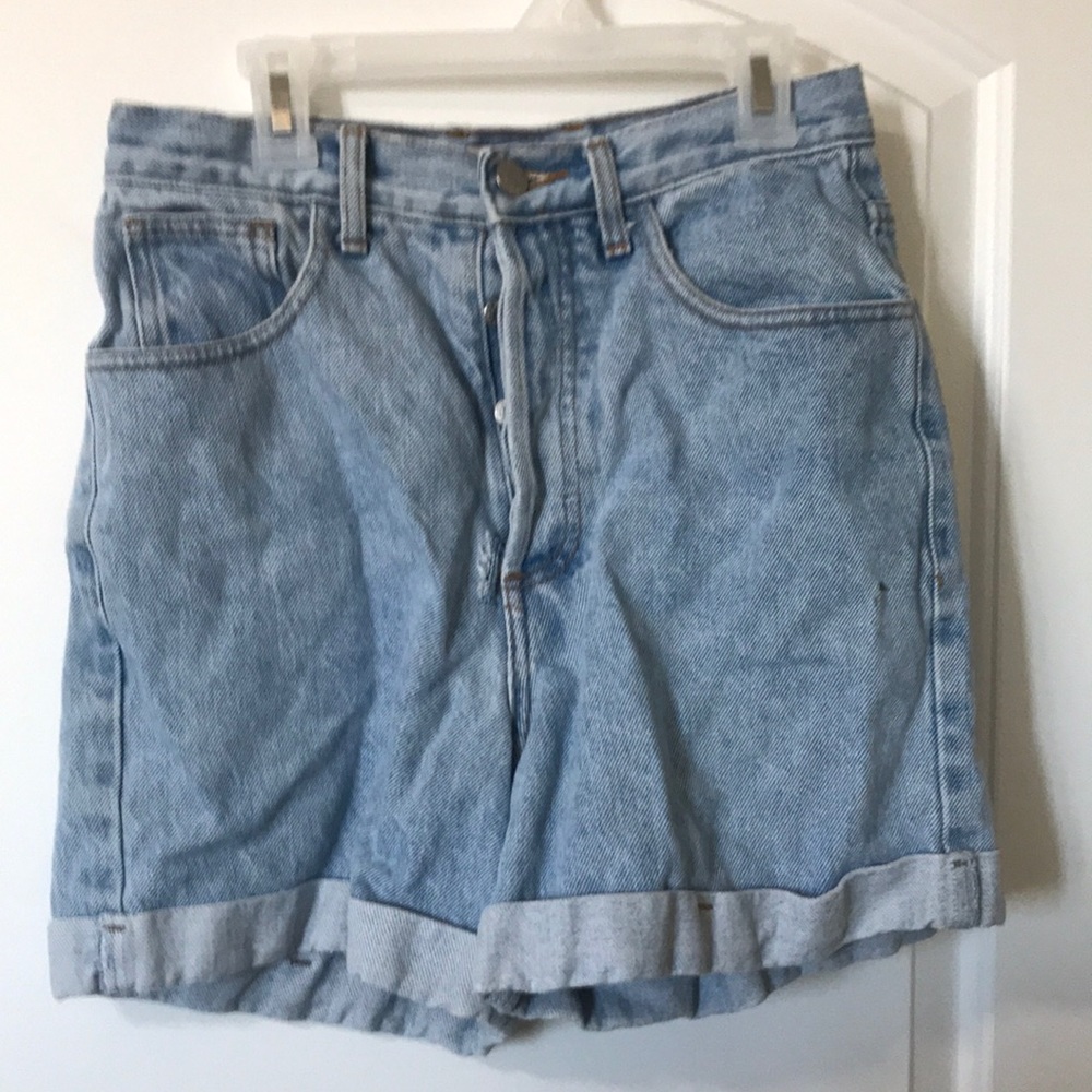 size 30 guess brand, super high-waisted, mom shorts.
